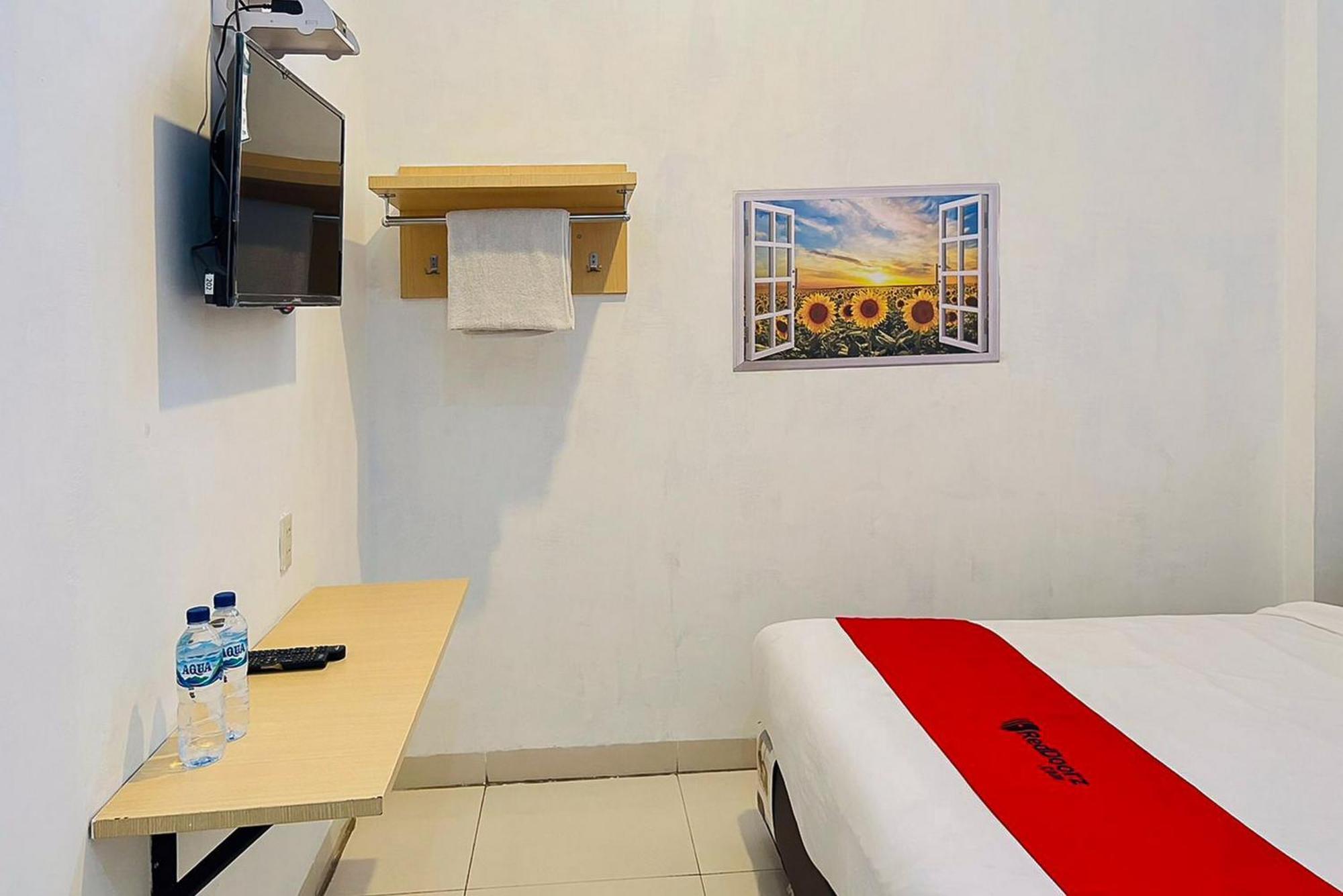 OYO 89995 Damai Guest House Kabanjahe Exterior foto